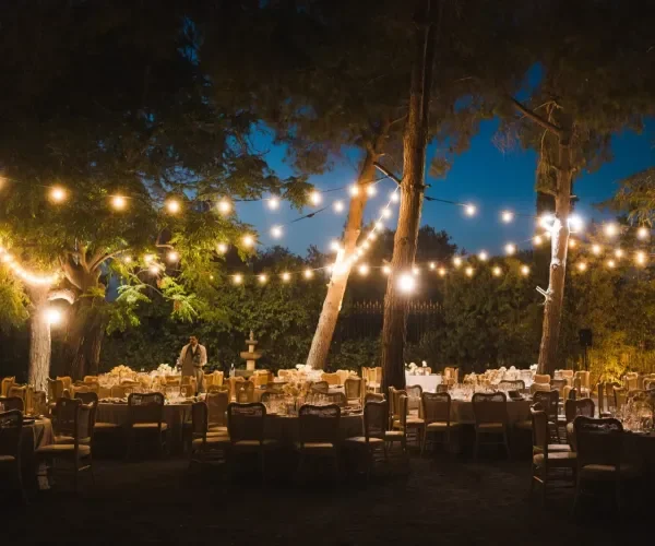 Evening Weddings vs. Day Weddings: How the Setting and the Party Change